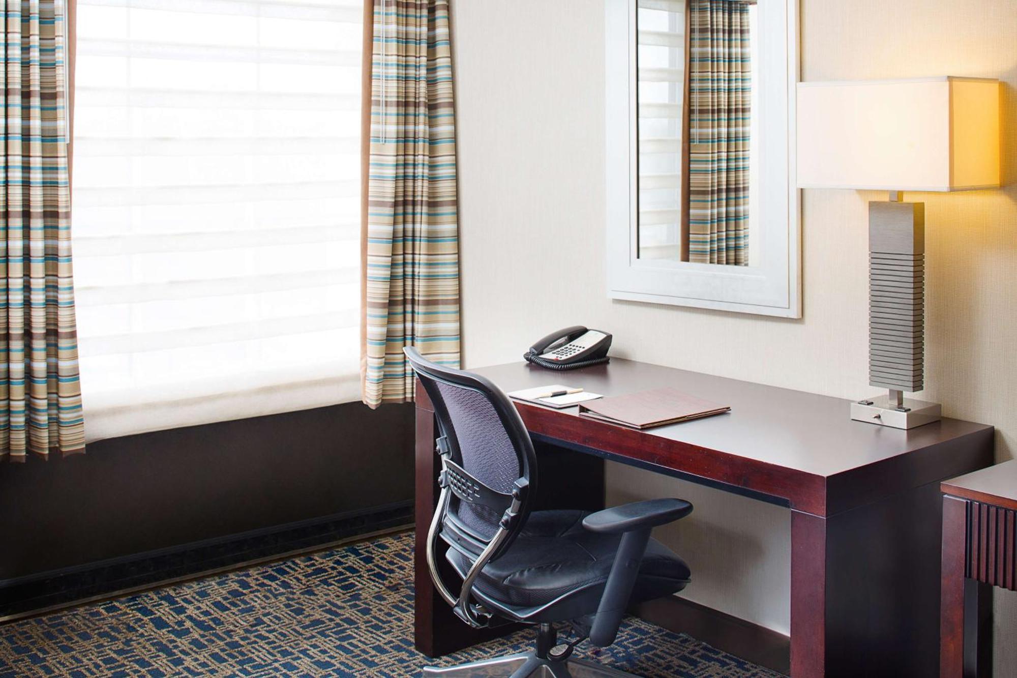 Doubletree By Hilton Baltimore - BWI Airport Линтикам Экстерьер фото